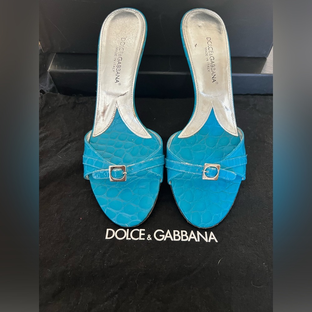 Vintage Dolce & Gabbana turquoise Kitten Heels Like New w/Original Box& Dustbag